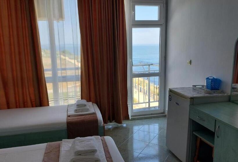 Трехместный Номер Стандарт с Балконом, Krai Moreto Guest House