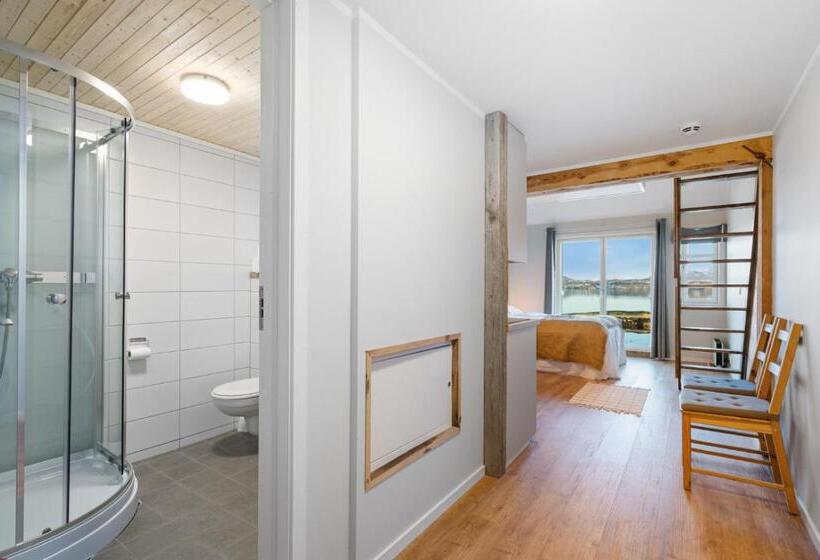 带海景的标准工作室, Sveggvika Guesthouse