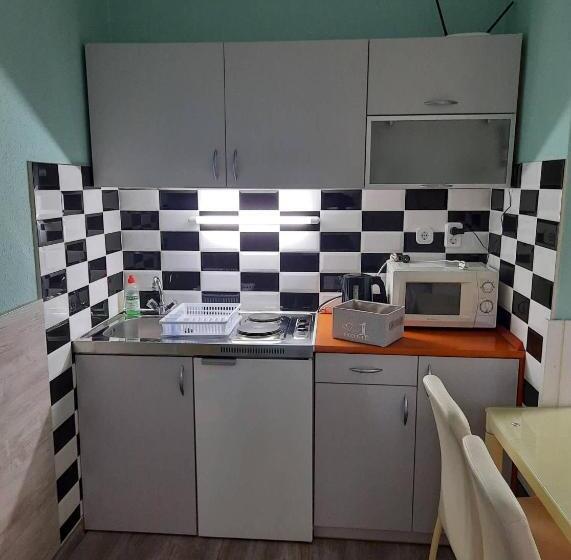 スタンダードスタジオ, Kék Lagúna Wellness Apartmanok