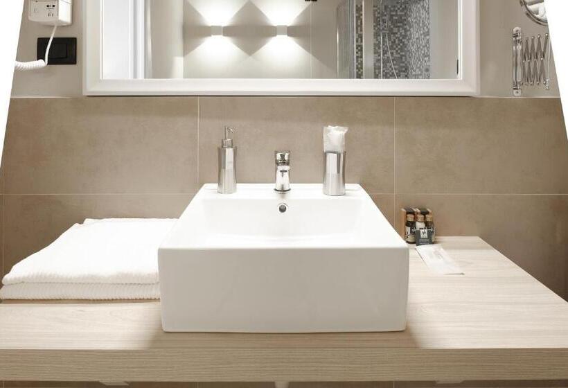 اتاق لوکس, De Ville