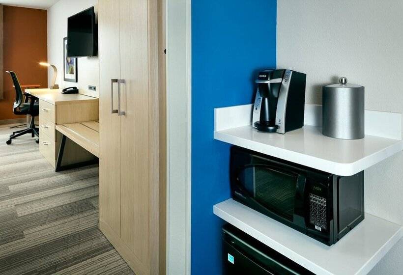 适合残疾人士使用的套间, Holiday Inn Express & Suites   Medford, An Ihg