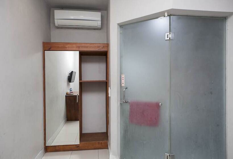 Номер Стандарт, Reddoorz Plus Near Asia Afrika 3