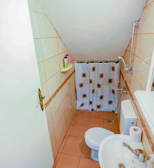 اتاق استاندارد با سرویس بهداشتی مشترک, Rooms Molabeciri