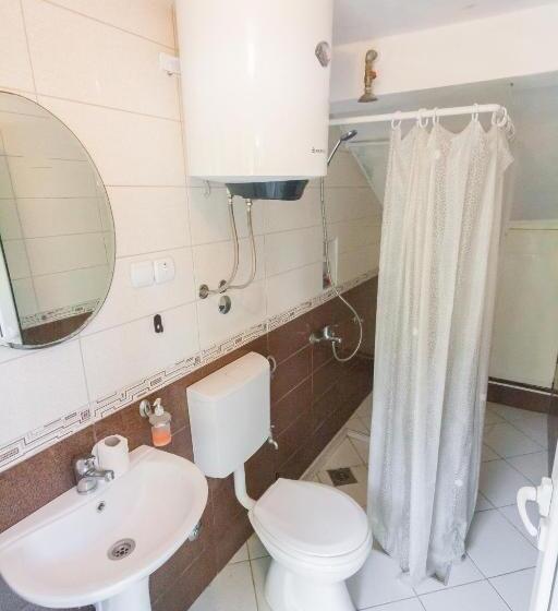 اتاق استاندارد با سرویس بهداشتی مشترک, Rooms Molabeciri