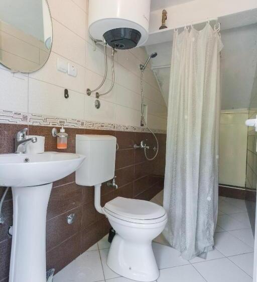 اتاق استاندارد با سرویس بهداشتی مشترک, Rooms Molabeciri