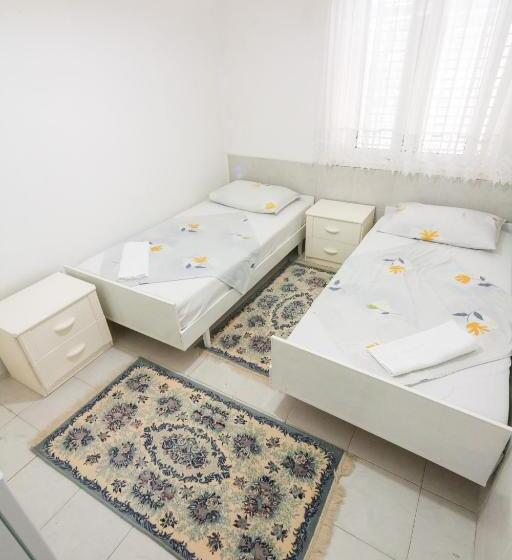 اتاق استاندارد با سرویس بهداشتی مشترک, Rooms Molabeciri