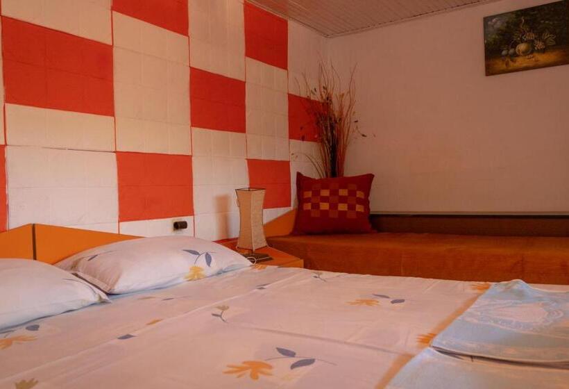 اتاق استاندارد سه نفره, Rooms Molabeciri