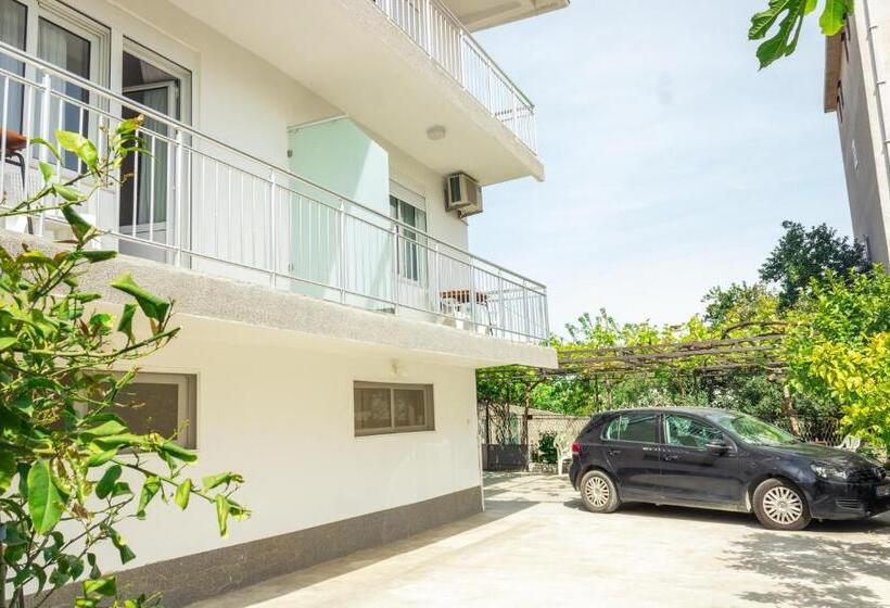 اتاق استاندارد سه نفره, Rooms Molabeciri