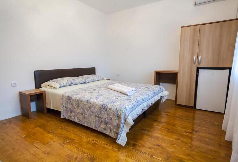 اتاق کلاسیک سه تخته, Rooms Molabeciri