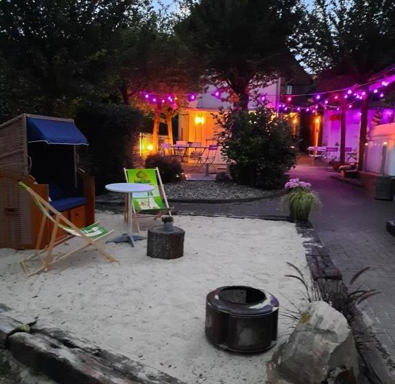 标准间, Altstadtcafé Und Pension