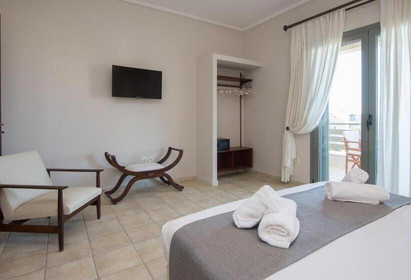 اتاق استاندارد چهارنفره با بالکن, Golden Coast Resort