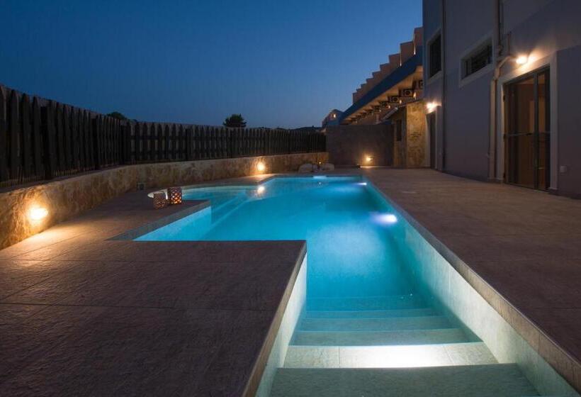 سوییت با استخر, Golden Coast Resort