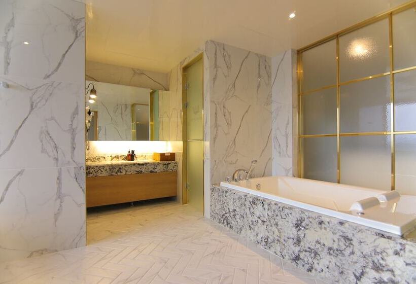 سوئیت رویال, Suncheon Hotel Gite