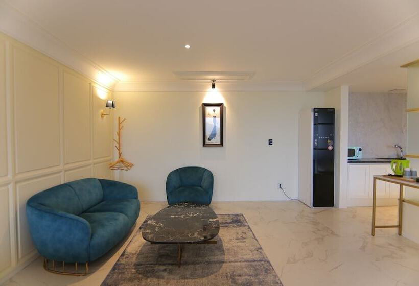 سوئیت رویال, Suncheon Hotel Gite