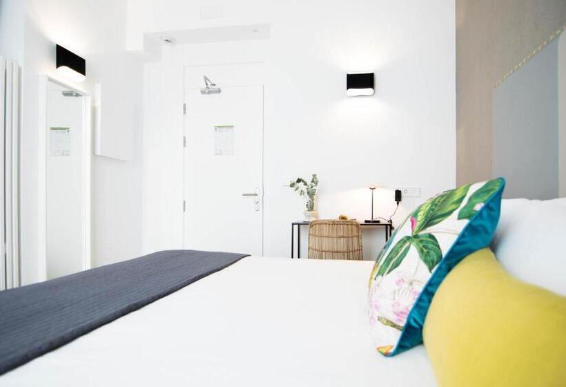 Номер Basic, Myr Marqués House