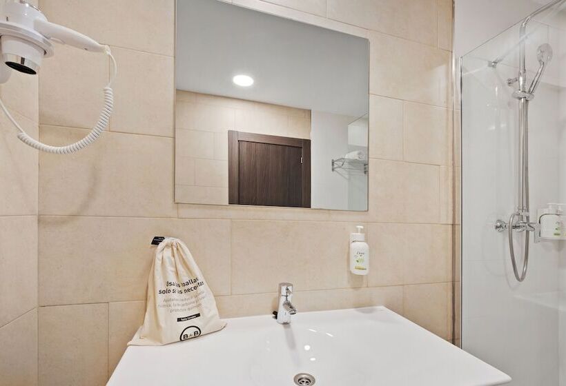 스탠다드 트리플 룸, B&b Hotel Oviedo
