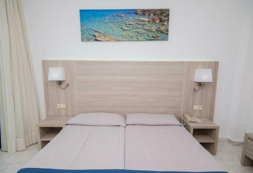 Quarto Estandar com Sacada, Bella Mar
