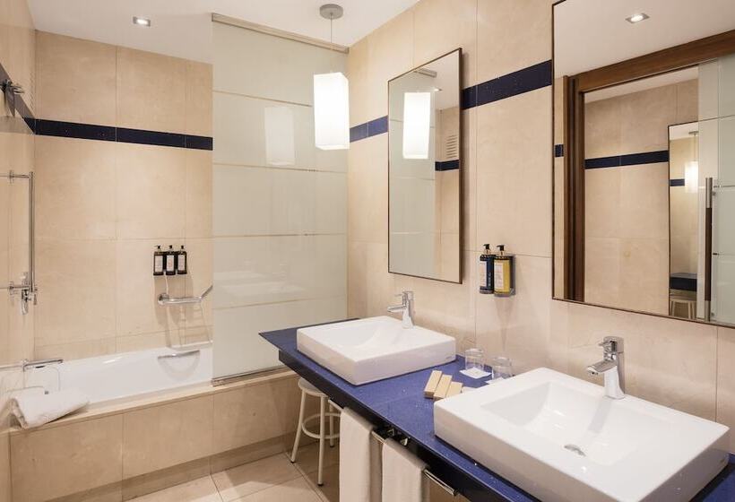 سوییت جونیور, Eurostars Hotel De La Reconquista