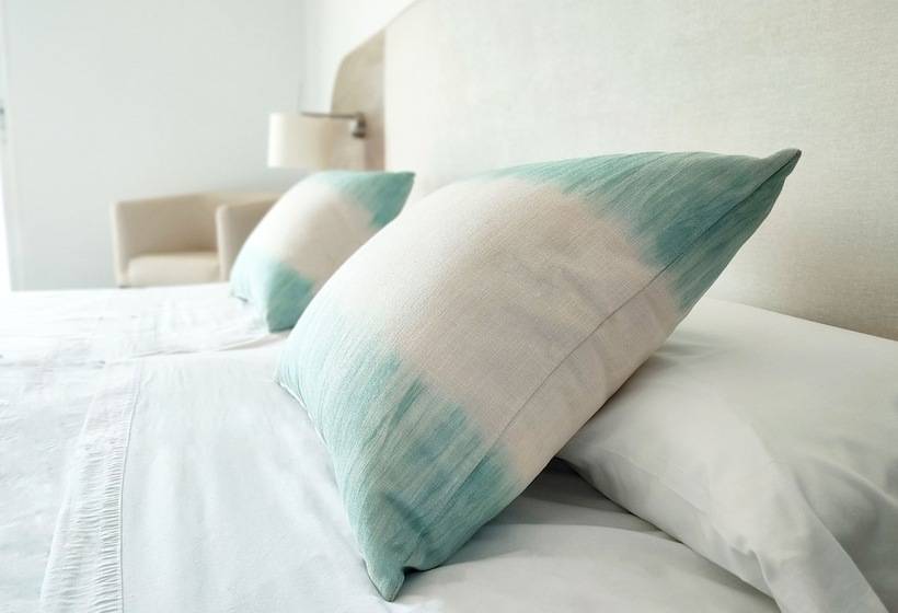 اتاق اکونومی, Flats Friends Mar Blau