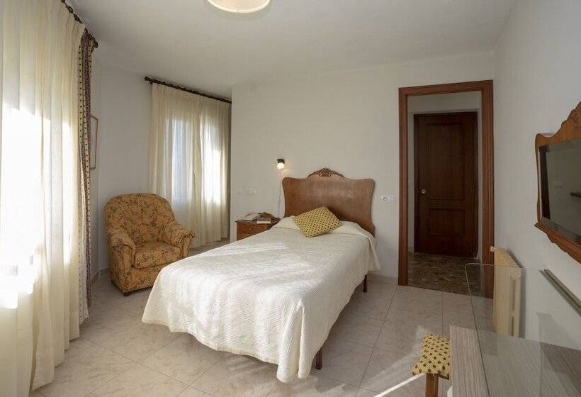 اتاق استاندارد یک نفره, La Ruta