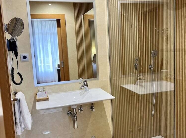 سوییت جونیور, Sercotel Los Llanos