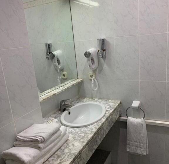 Трехместный Номер Superior, Aneto