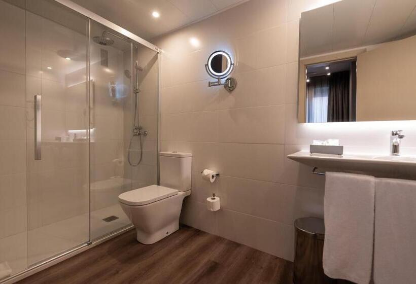 Четырехместный Номер Стандарт, Atenea Rekord Suites