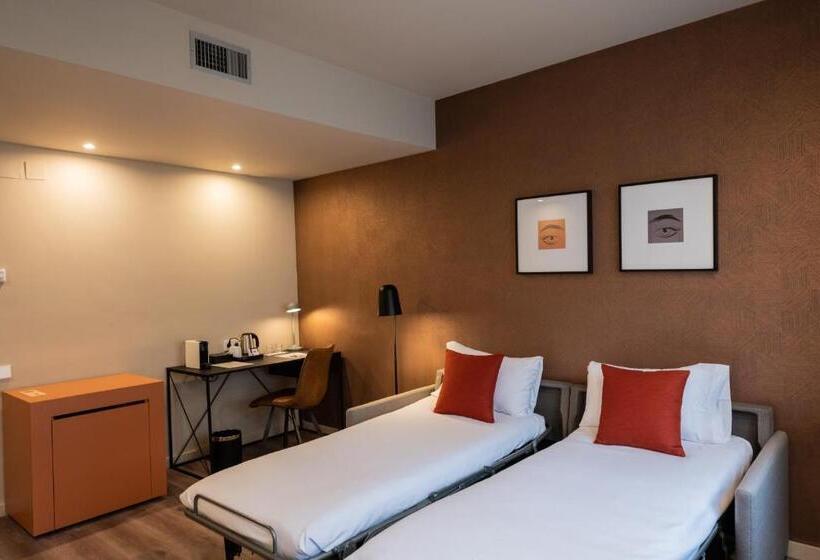 Четырехместный Номер Стандарт, Atenea Rekord Suites