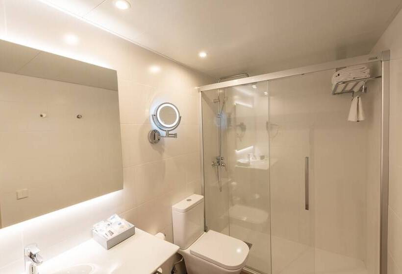 Четырехместный Номер Стандарт, Atenea Rekord Suites