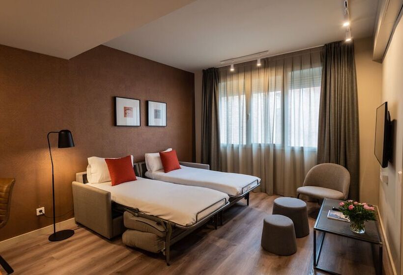 Четырехместный Номер Стандарт, Atenea Rekord Suites