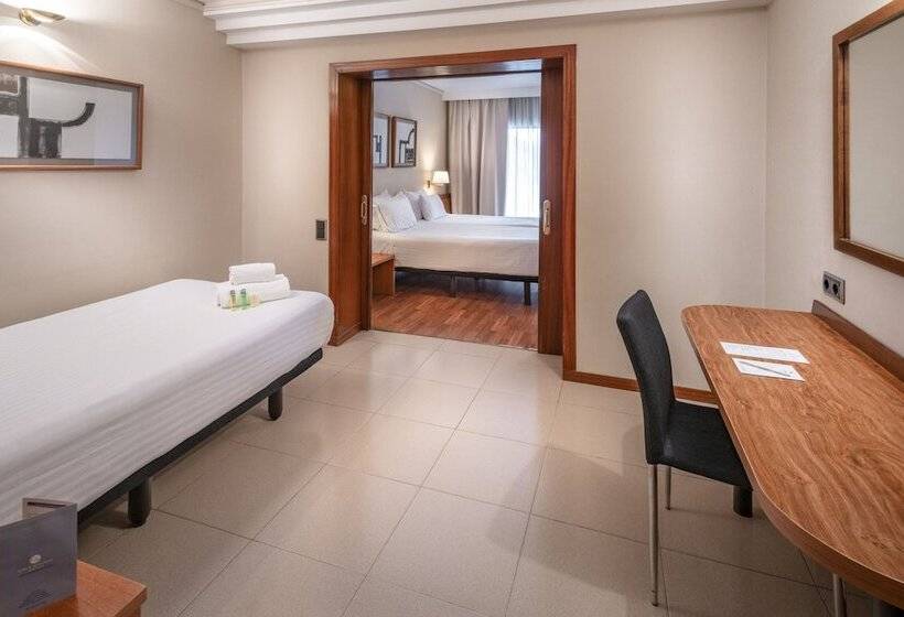 اتاق استاندارد سه نفره, Ciudad De Castelldefels