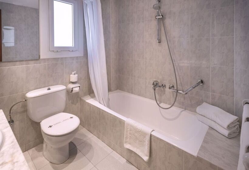 اتاق استاندارد چهار تخته, Ciudad De Castelldefels