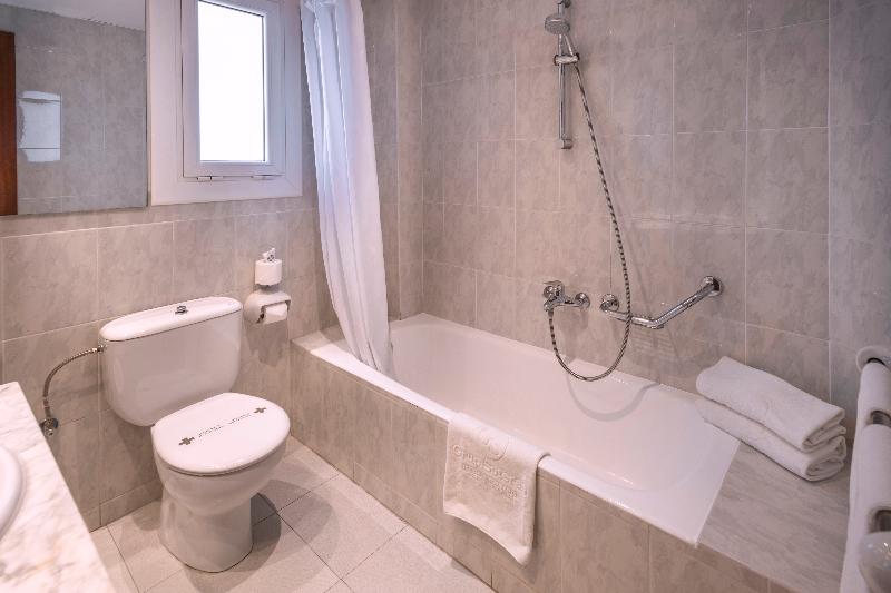 اتاق استاندارد چهار تخته, Ciudad De Castelldefels