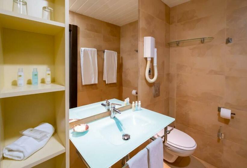 اتاق اکونومی, Condesa