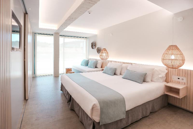 Quarto Triplo Estandar Vista Piscina, Kaktus Hotel Kaktus Playa   Adults Recommended