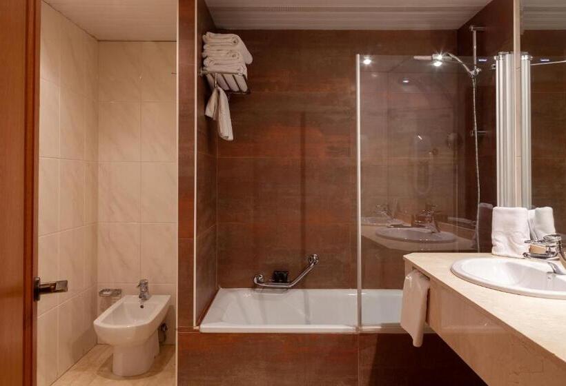 Habitación Triple Estándar, Hoyuela