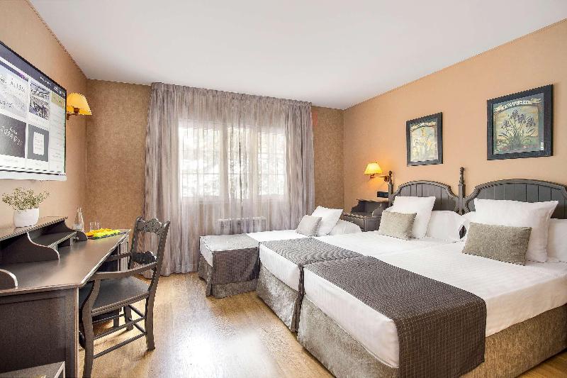 اتاق استاندارد سه نفره, Melia Sierra Nevada
