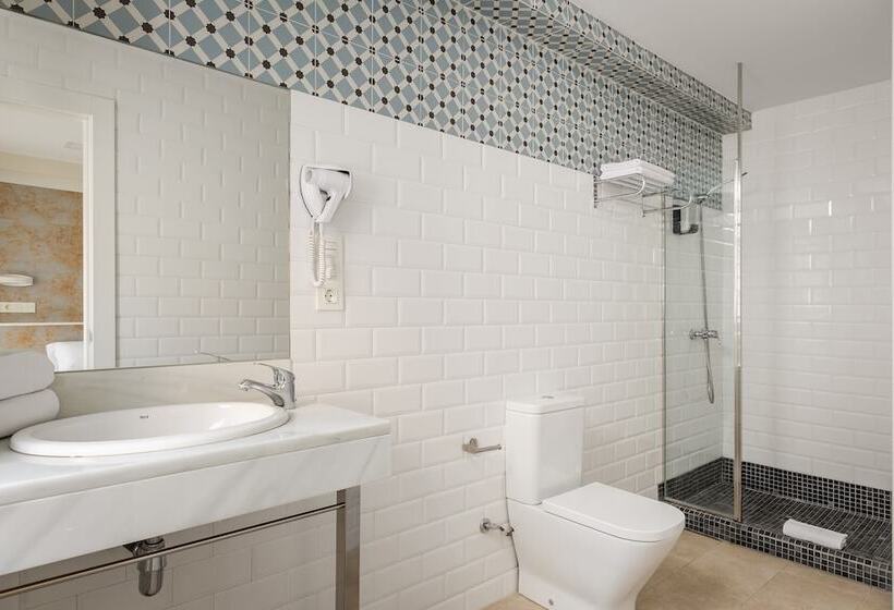 Habitación Triple Estándar, Yit Casablanca