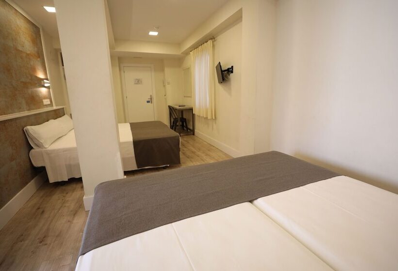 Habitación Cuádruple Estándar, Yit Casablanca