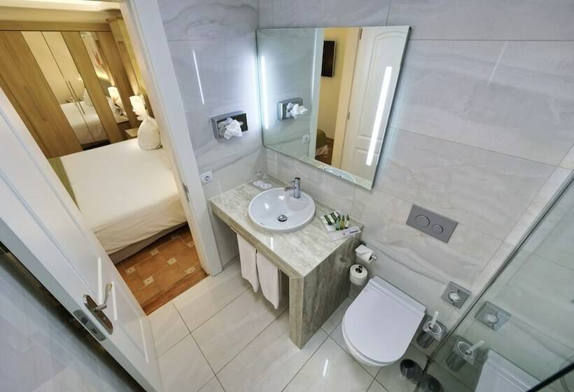 سوییت با چشم‌انداز استخر, Bull Costa Canaria & Spa - Adults Only