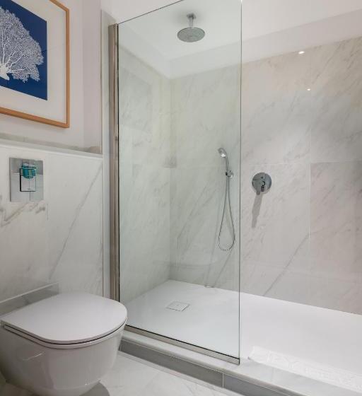 جناح جونيور مطلّ علي البحر, Hotel Fariones