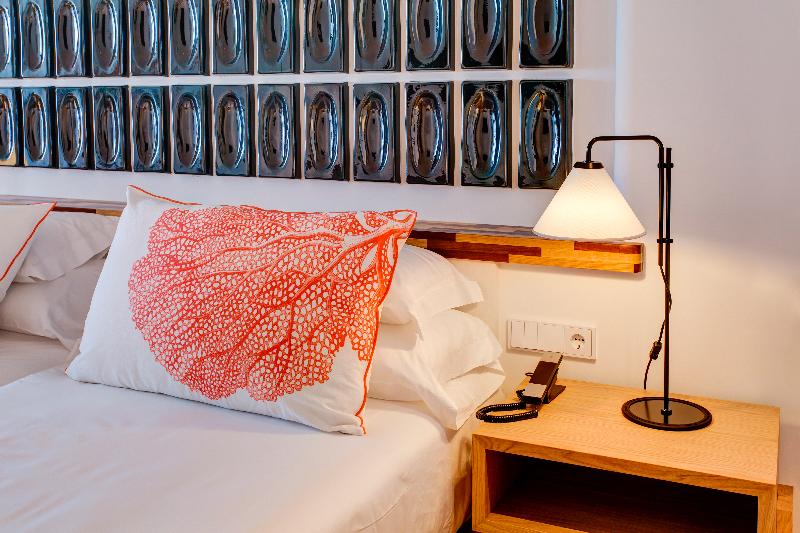 جناح جونيور مطلّ علي البحر, Hotel Fariones