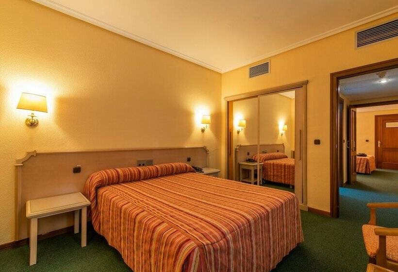 Семейный Номер, Hospedium Hotel Europa Centro