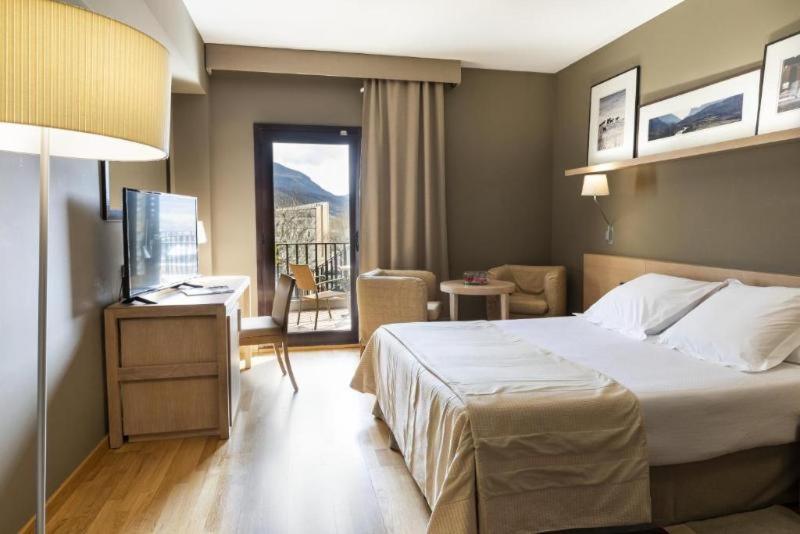 Номер Стандарт, Parador de La Seu D'Urgell