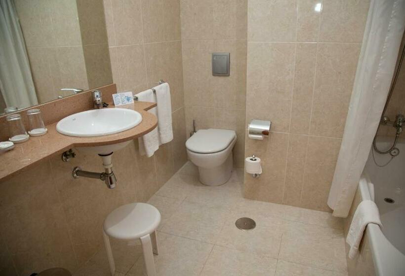 اتاق استاندارد سه نفره, Sercotel Tres Luces