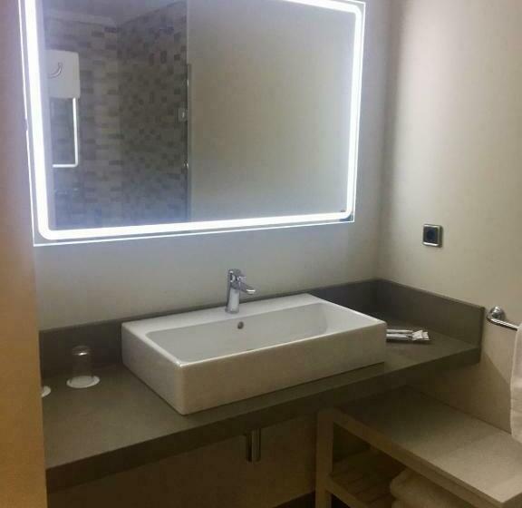 اتاق خانوادگی, Sercotel Tres Luces