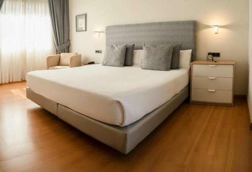 سوییت جونیور, Sercotel Tres Luces
