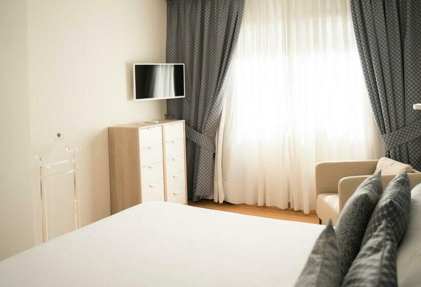سوییت جونیور, Sercotel Tres Luces