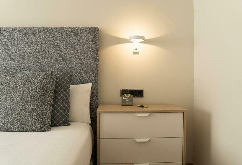 سوییت جونیور, Sercotel Tres Luces
