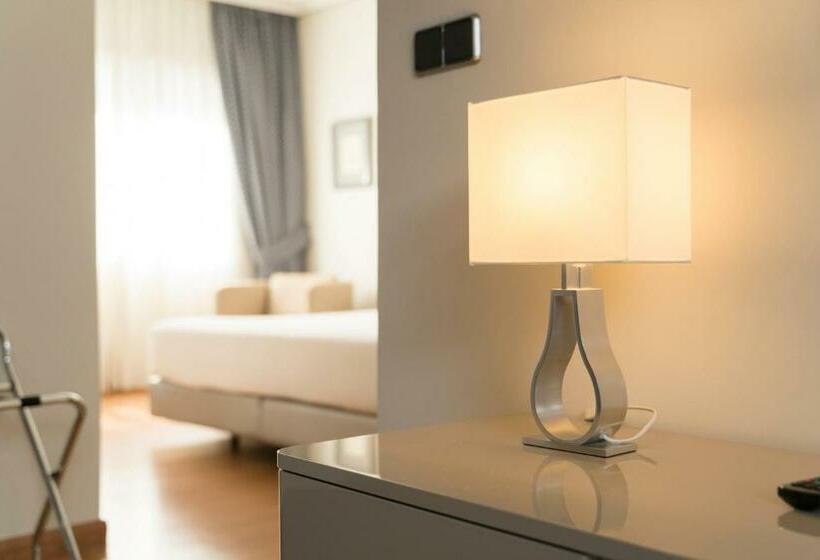 سوییت جونیور, Sercotel Tres Luces